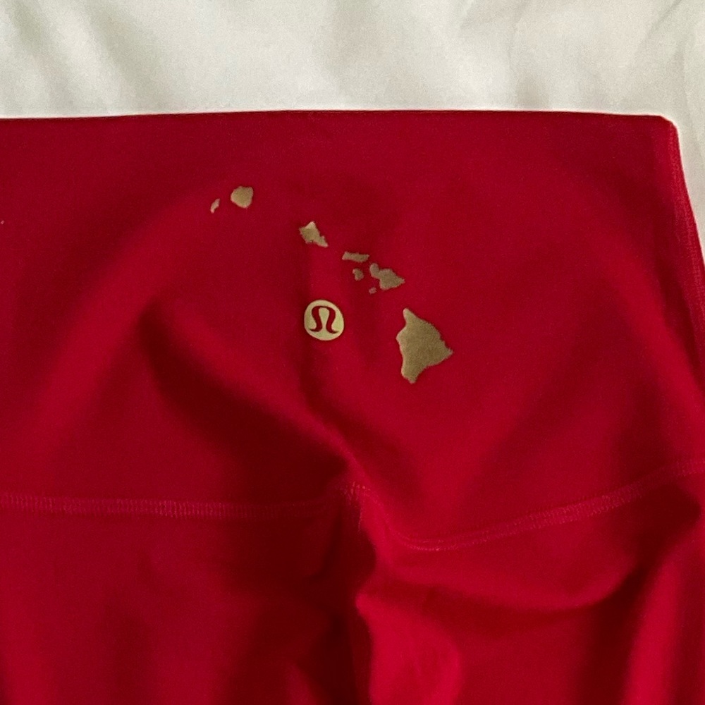 Lululemon Align New Year limited edition legging. NWT Gold Hawaii islands decal